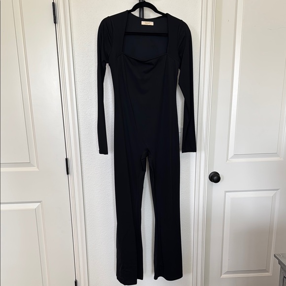 Elegant Black Jumpsuit - Picture 1 of 1